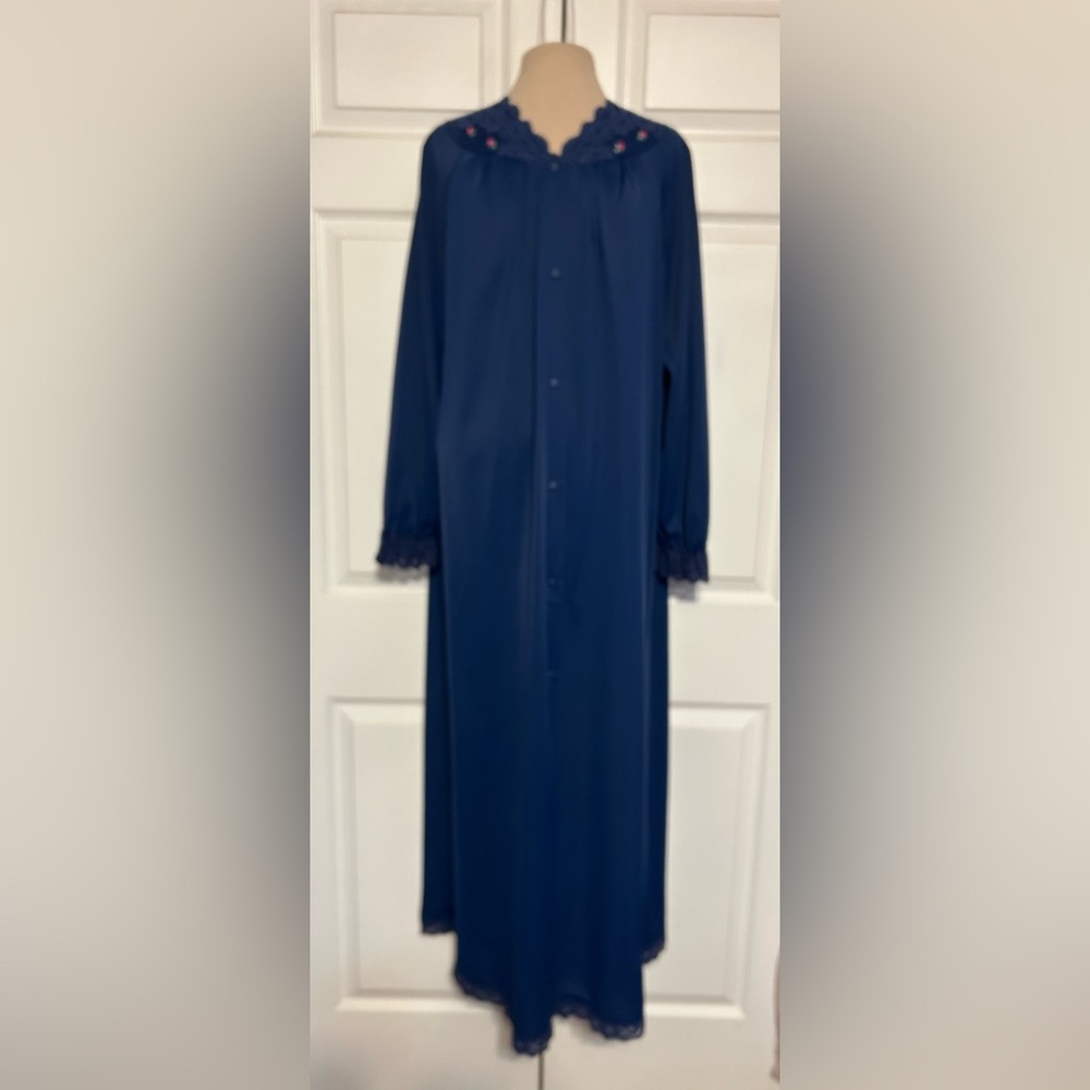 Vintage Shadowline Women’s Navy Size Medium Long Robe Embroidered Floral Rose
